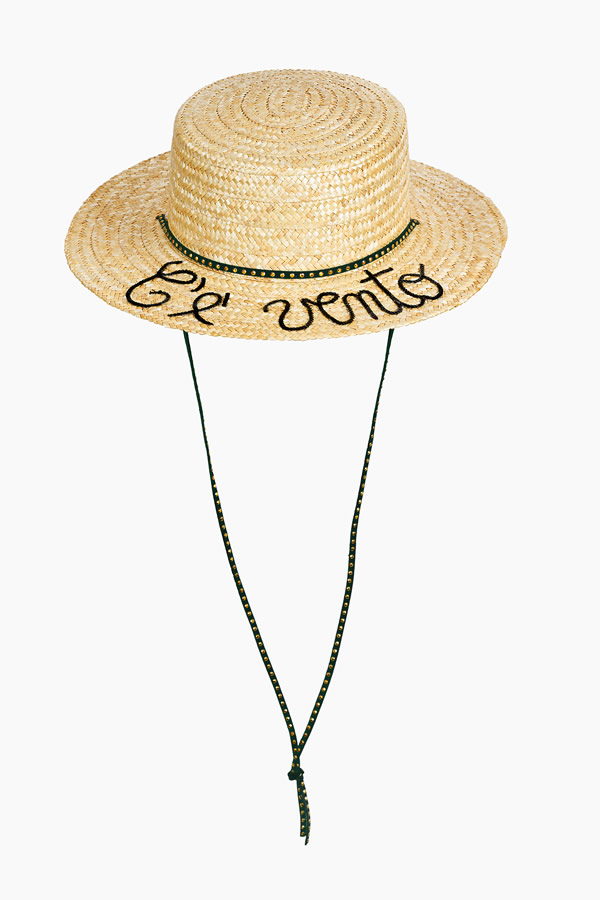 cappello in paglia con scritta c'è vento in pallettes