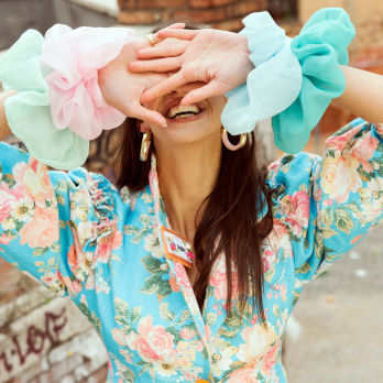 Scrunchies oversize colorati Leontine V